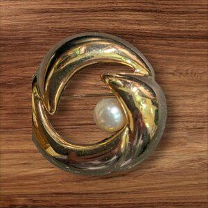 Vintage‎ Napier Gold-Tone Circular Brooch With Faux Pearl Accent